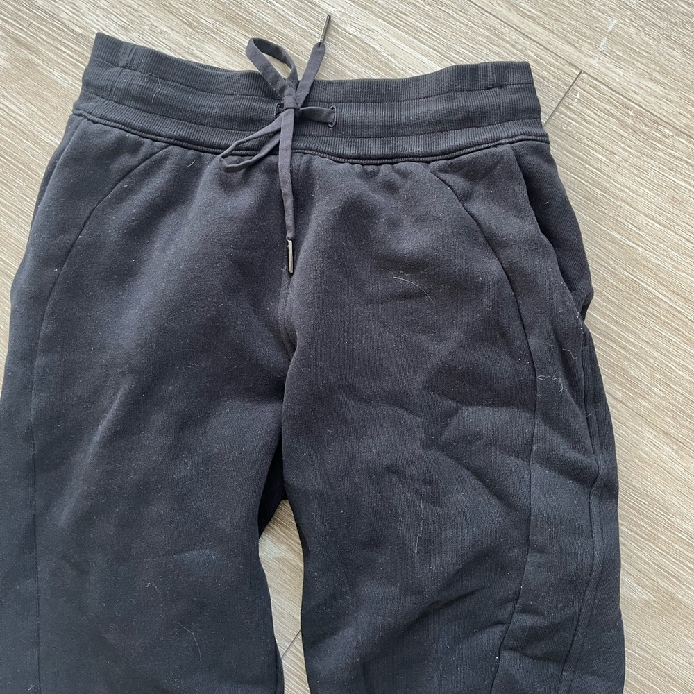Black Lululemon Scuba Joggers size 4